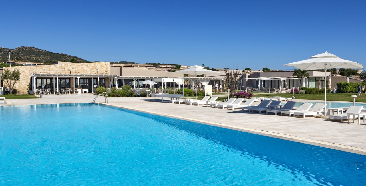 pool-baglioni-resort-sardinia-the-leading-hotels-of-the-world