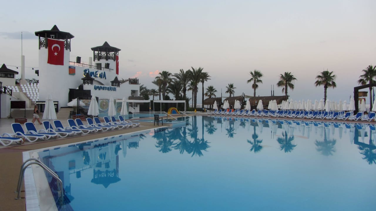 Hauptpool Emelda Sun Club