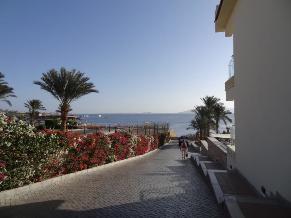 Leading towards the Jeti and Beach Hotel Xperience Sea Breeze Resort