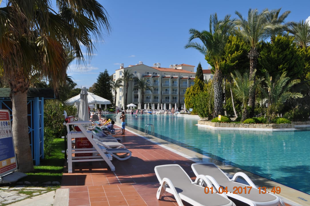 Einer von 3 Pools PALOMA Perissia