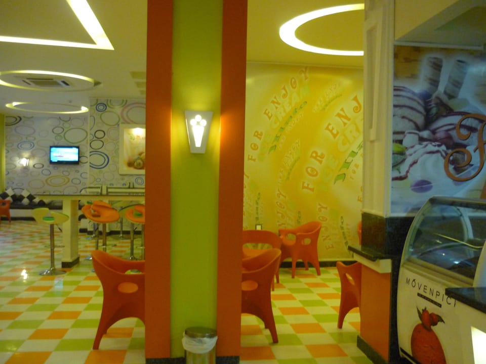 Eis und Crépes Pickalbatros Alf Leila Wa Leila Resort - Neverland Hurghada