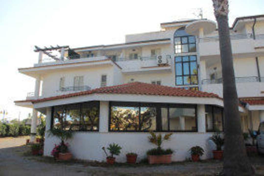 Blick auf das Hotel/Speisesaal Eolo Hotel