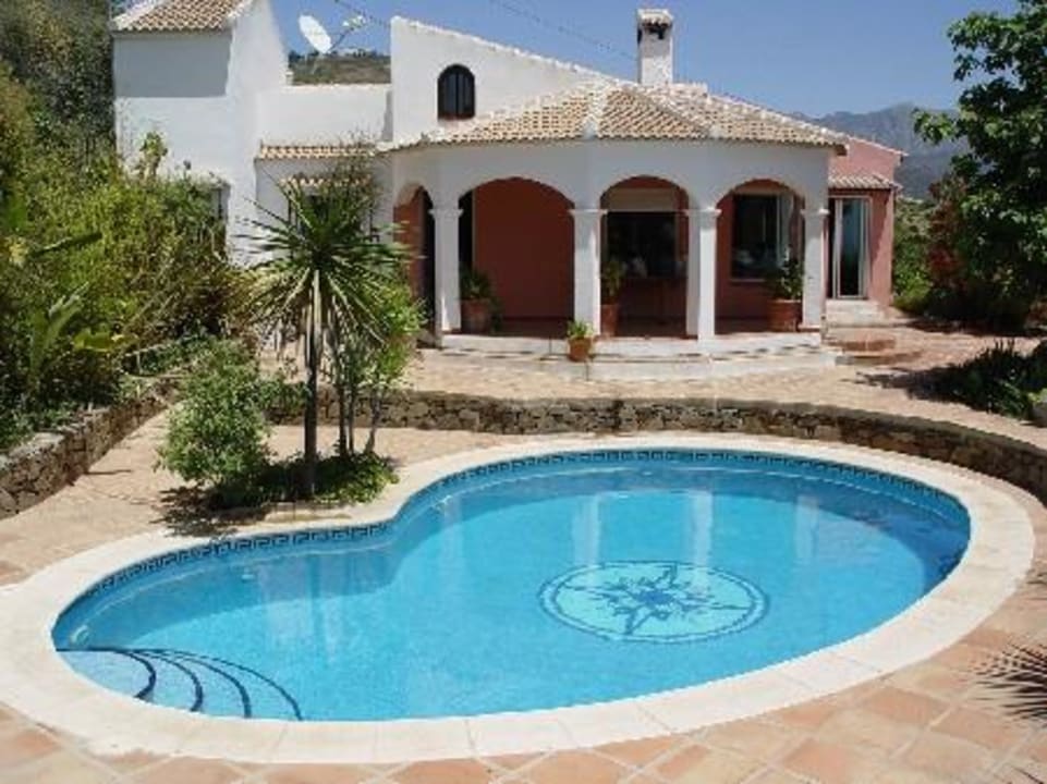 Blick auf den Pool und das Haupthaus Finca la Huerta