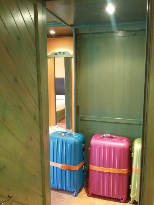 Schrank Arabia Azur Resort