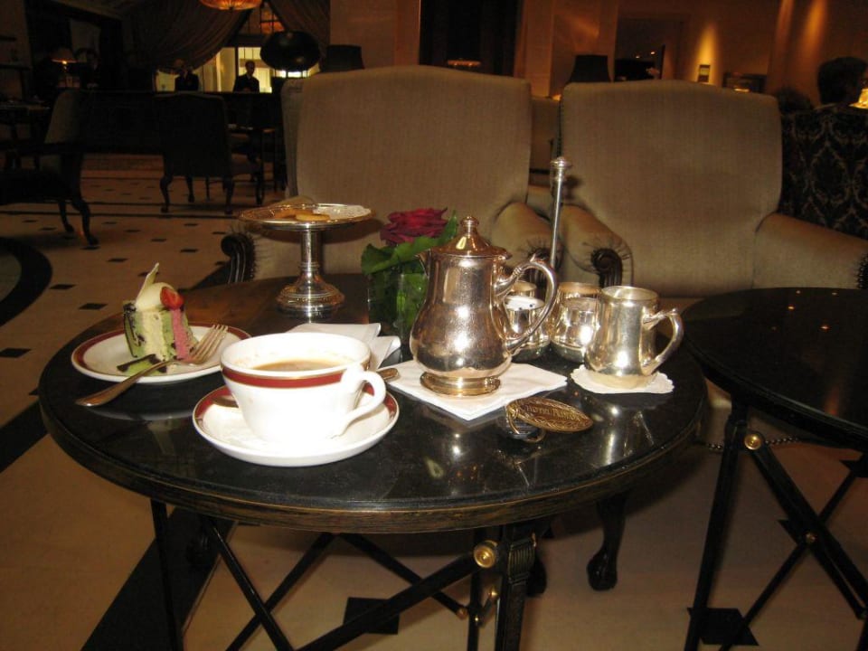 das Kaffegedeck zu 18,50€ Hotel Adlon Kempinski Berlin