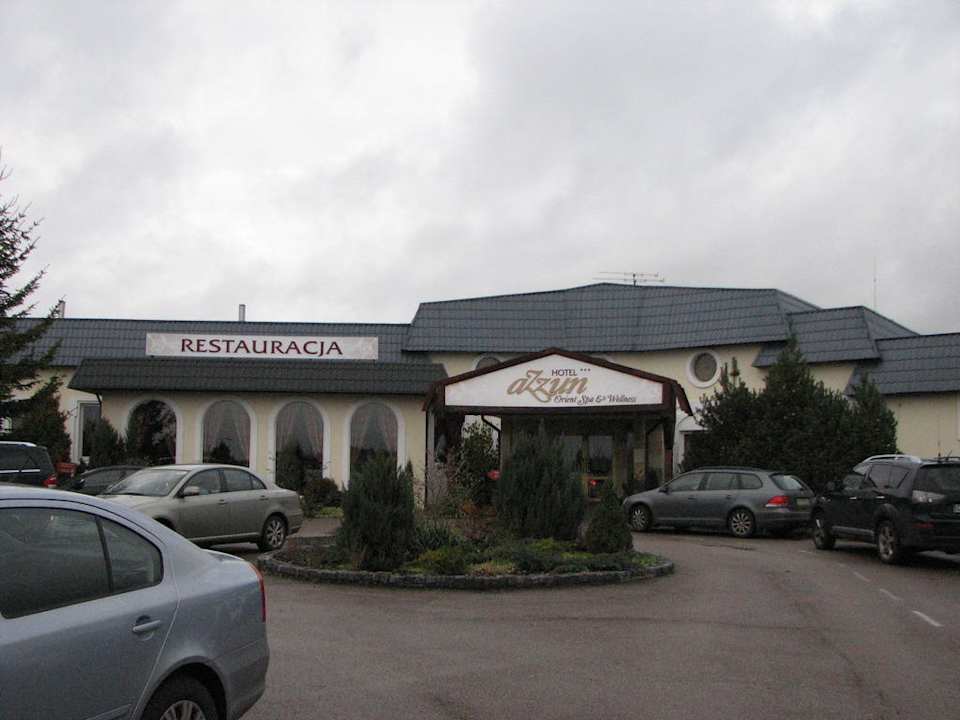 Widok od strony parkingu Hotel Azzun Orient SPA & Wellness