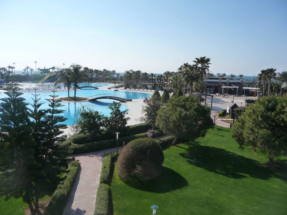 Blick ri. Strand... Hotel Miracle Resort