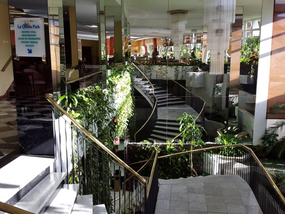 Treppe zum Restaurant Coral La Quinta Park Suites