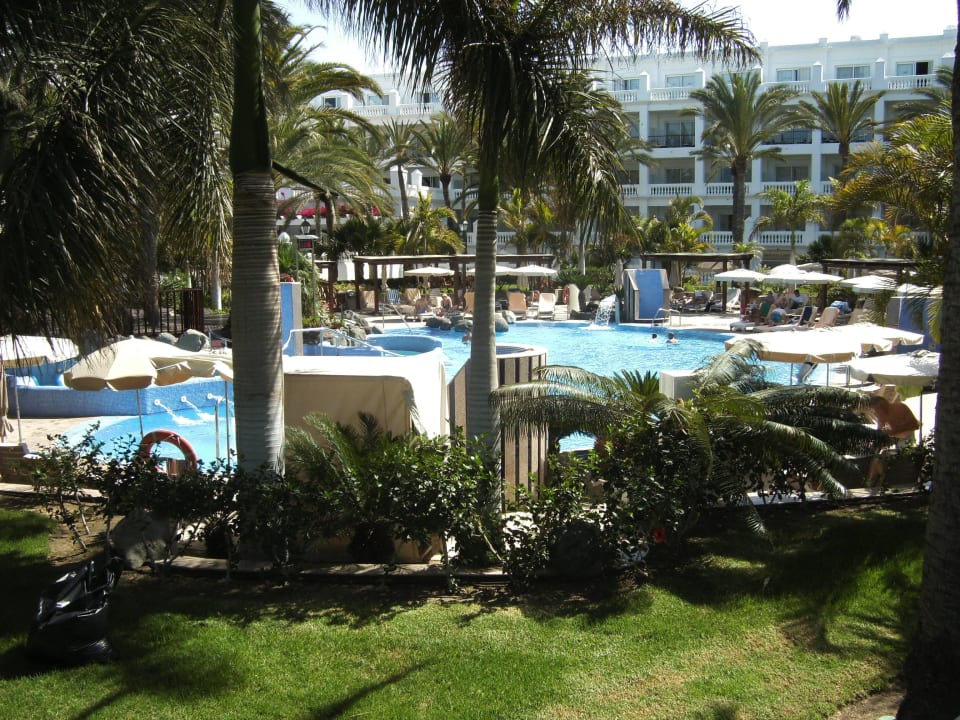 Blick auf einen Pool Hotel Riu Palace Maspalomas Adults Only