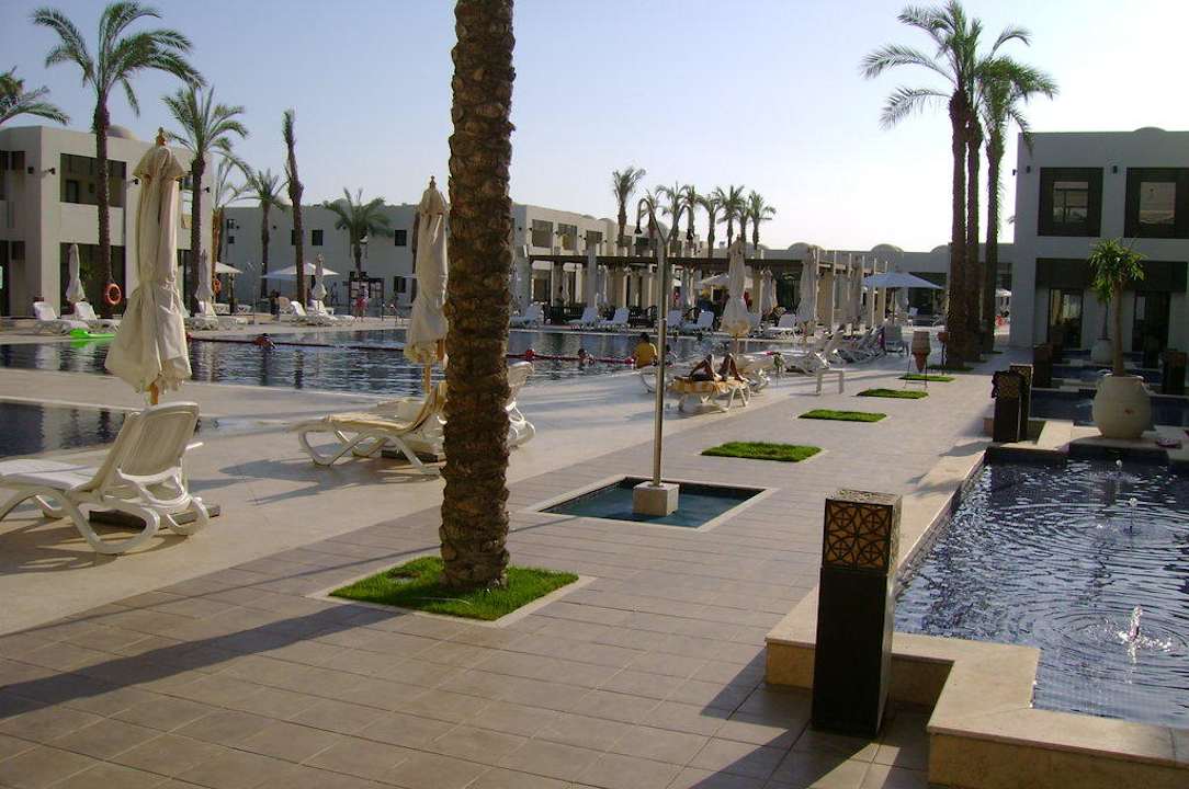 Blick auf die Poolbar Hotel Reef Oasis Palms
