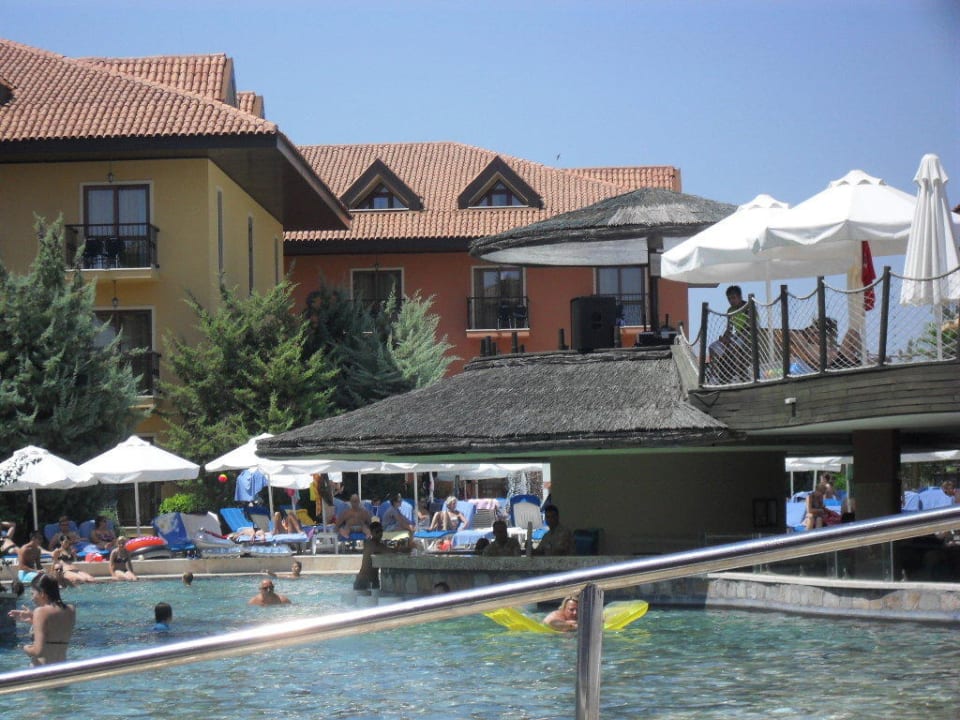 Pool uind Poolbar  Club Grand Aqua