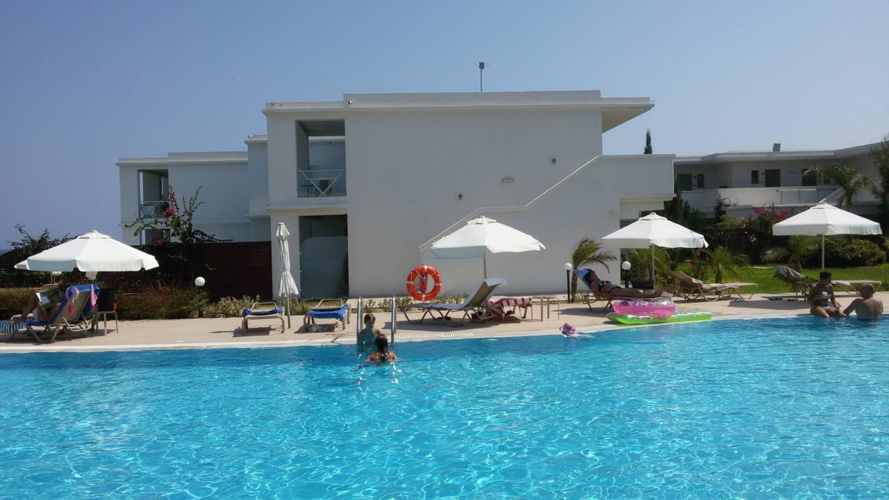 Pool big Asterias Beach Resort