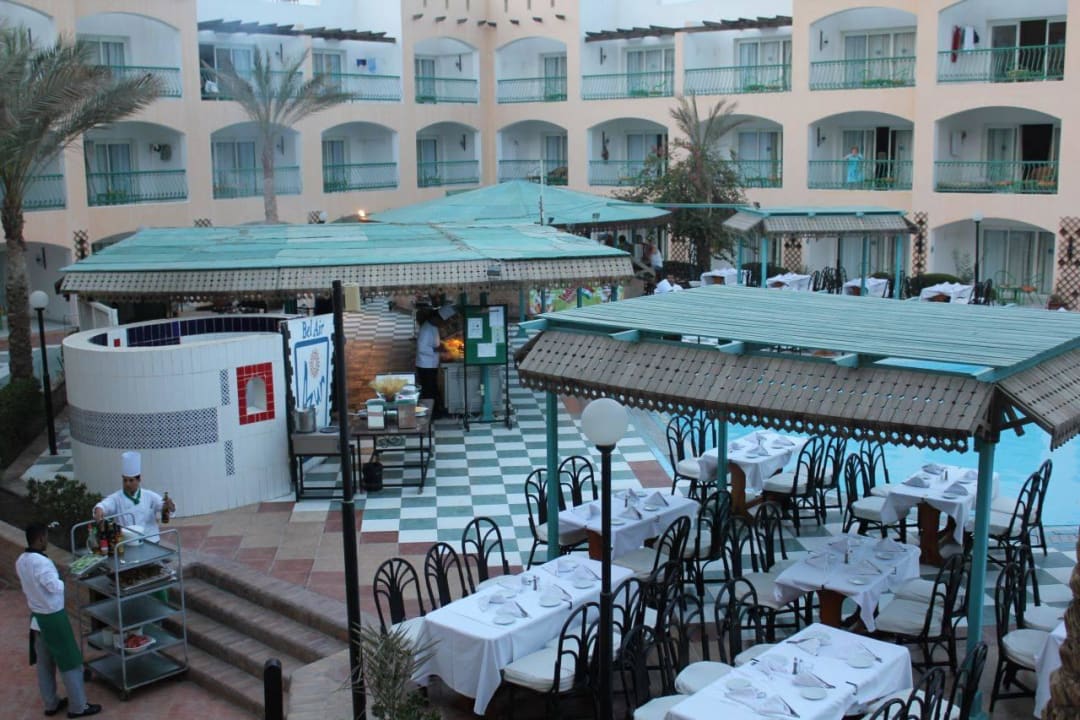 Endlich warm genug für das Aussenbüffet Bel Air Azur Resort - Adults only