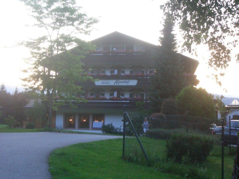 Vorderansicht Alm- & Wellnesshotel Alpenhof