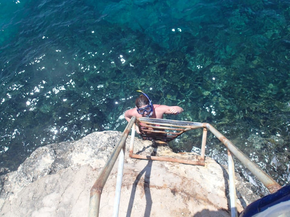 Ein- und Ausgang vom Meer Samsara Cliff Resort