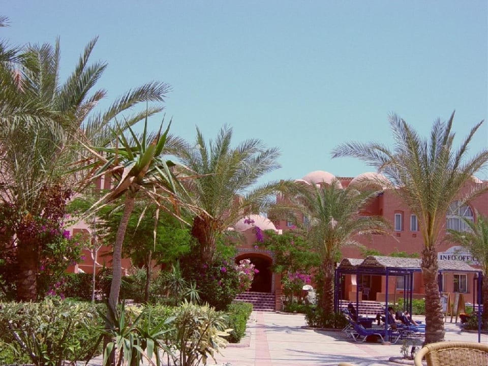 Gartenanlage in der Nähe der Disco (Oasis Family Ressort) Jaz Makadi Oasis Resort