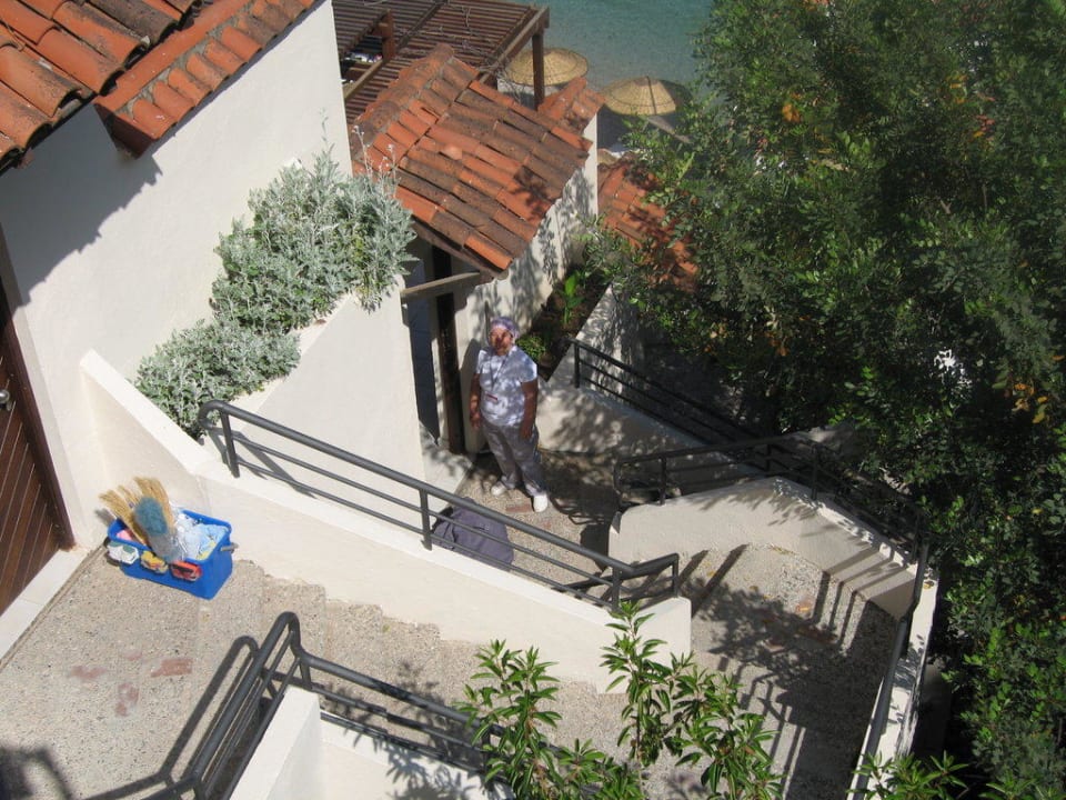 Hang Hillside Beach Club