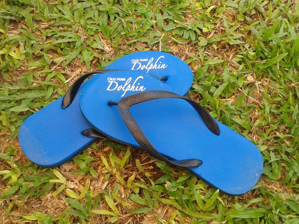 Geschenkte Flip-Flops für Wiederholer Club Hotel Dolphin