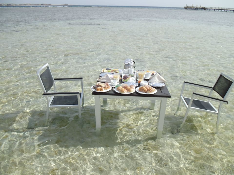 Frühstück im Meer Tropitel Sahl Hasheesh