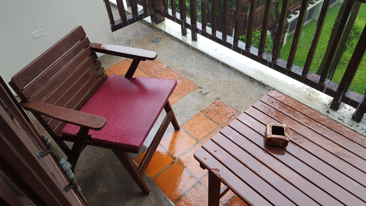 Bei Regen Balkon nicht nutzbar Khaolak Laguna Resort