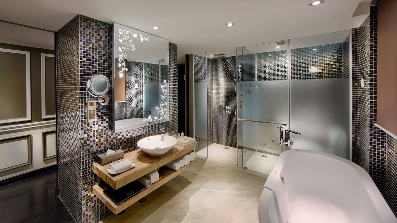 Bathroom Hotel Royal Hoi An - MGallery Collection
