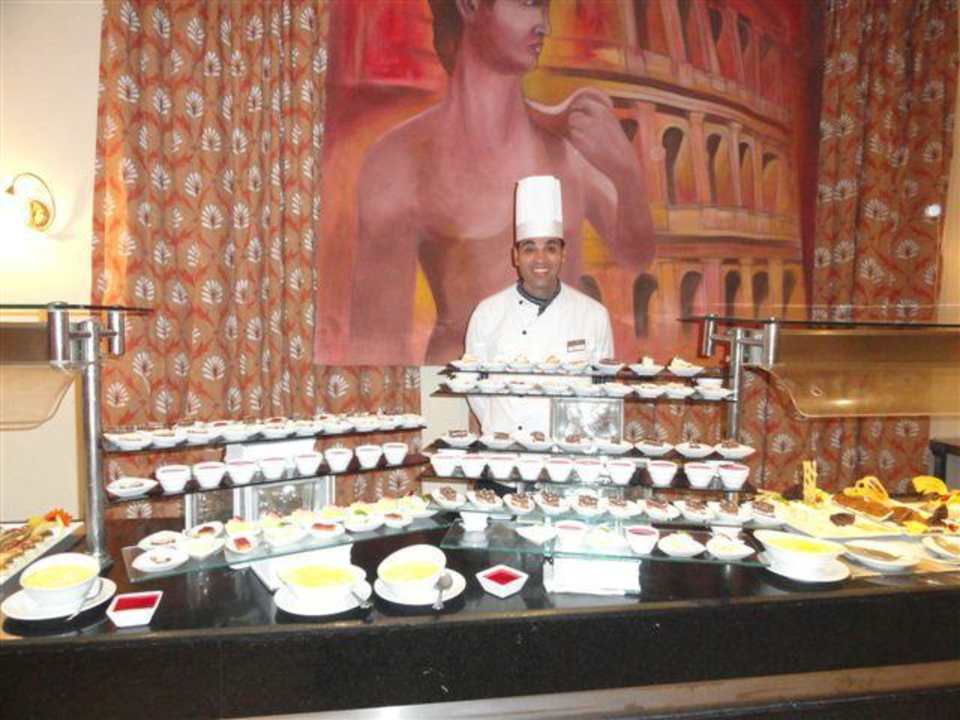 Dekorative Präsentation der Süßspeisen Hotel Tropicana Azure Club