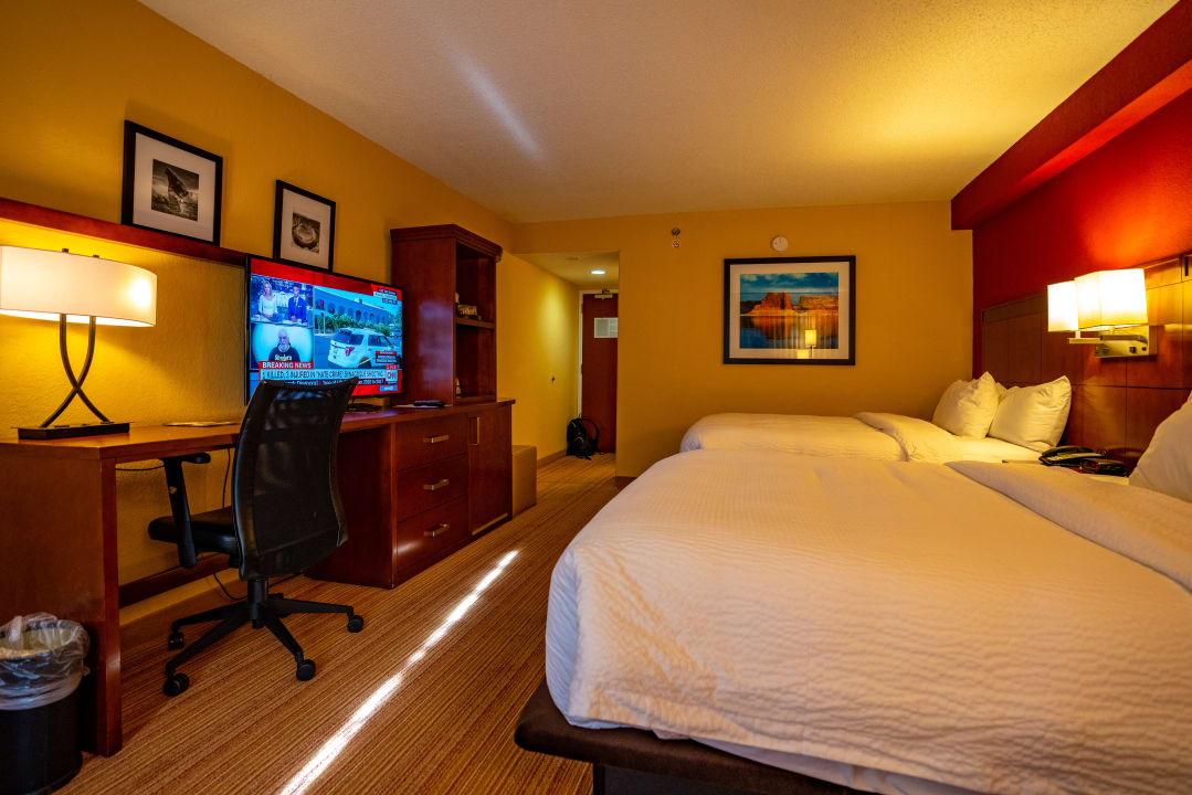 Zimmer Courtyard Page at Lake Powell