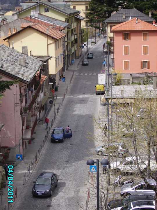 Vista dalla camera sulla via principale Hotel Elena