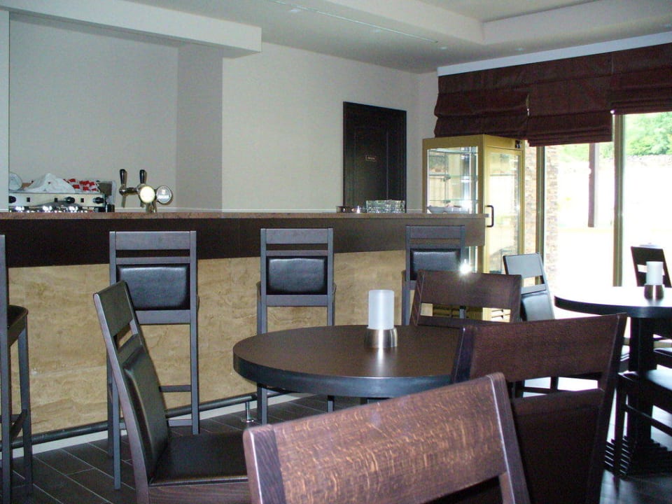 Bar im Eingangsbereich Blue Waves Resort