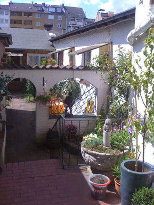 Hotelgarten mit Zimmern Hotel Haus Hillesheim