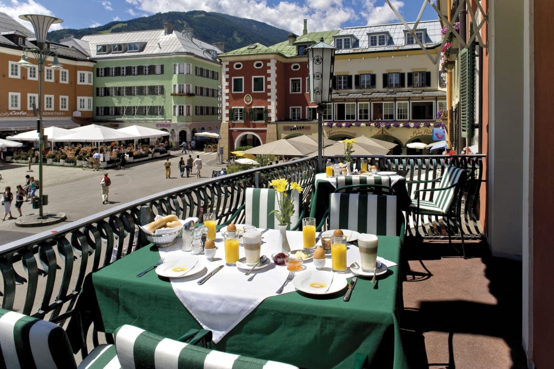 Terrasse mit Blick auf den Lienzer Hauptplatz Vergeiner's Hotel Traube Lienz