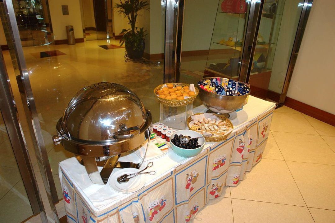 Kinderbuffet Hotel Le Meridien Al Aqah Beach Resort