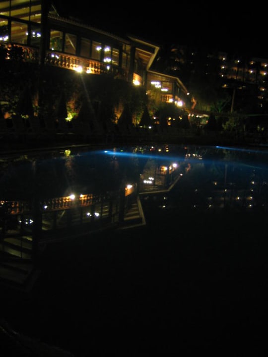 Pool bei Nacht Hotel Parque Tropical