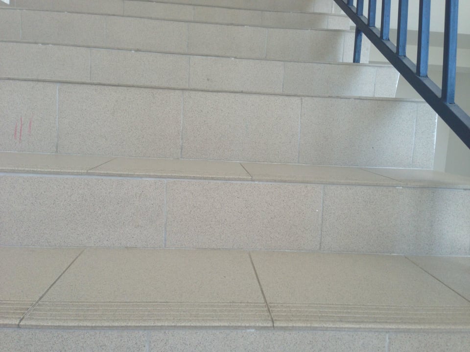 Treppenstufen unterschiedlich hoch! Stolperfalle Fiesta Beach & Fiesta M