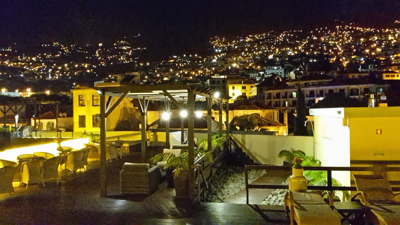 Dachterrasse bei Nacht Hotel PortoBay Santa Maria