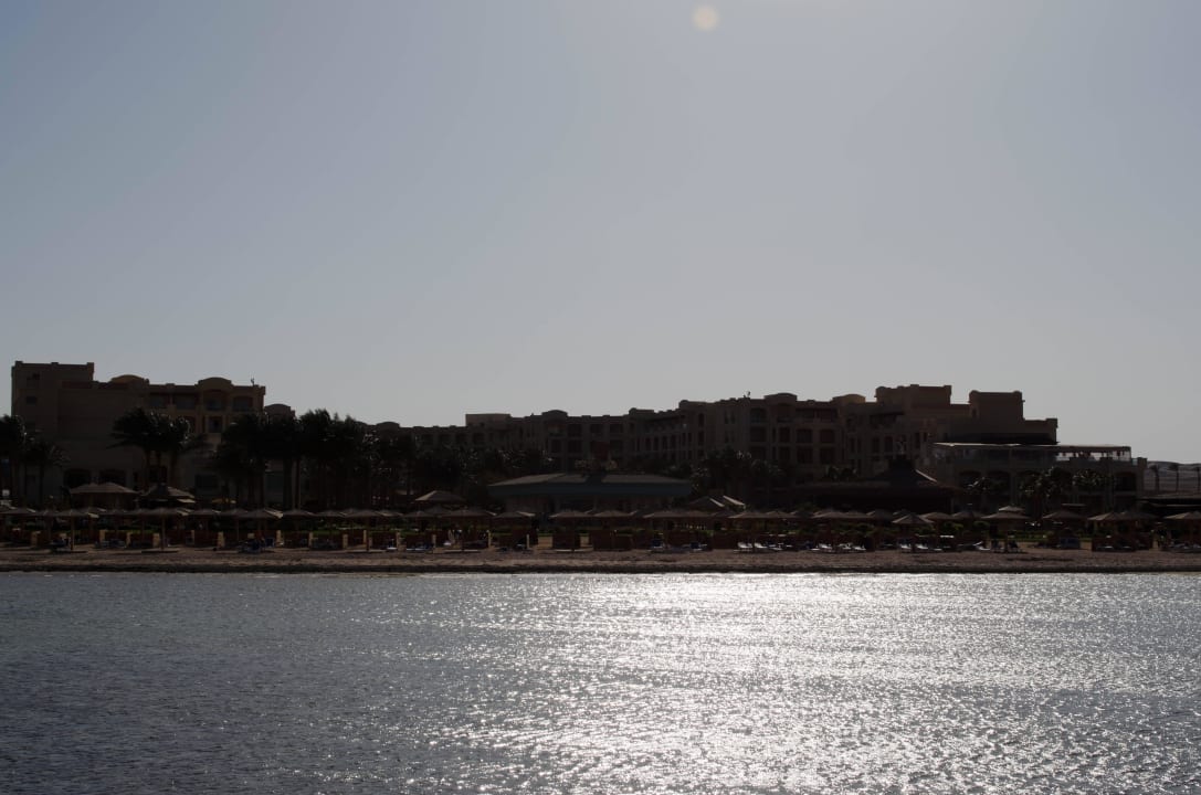 Blick vom Steg zum Hotel Tropitel Sahl Hasheesh