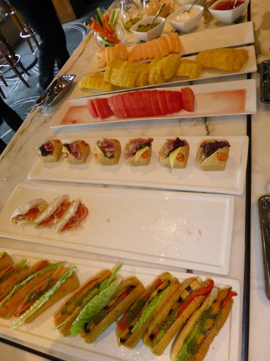 Büffet im Ritz-Carlton Club  Hotel The Ritz-Carlton Hongkong