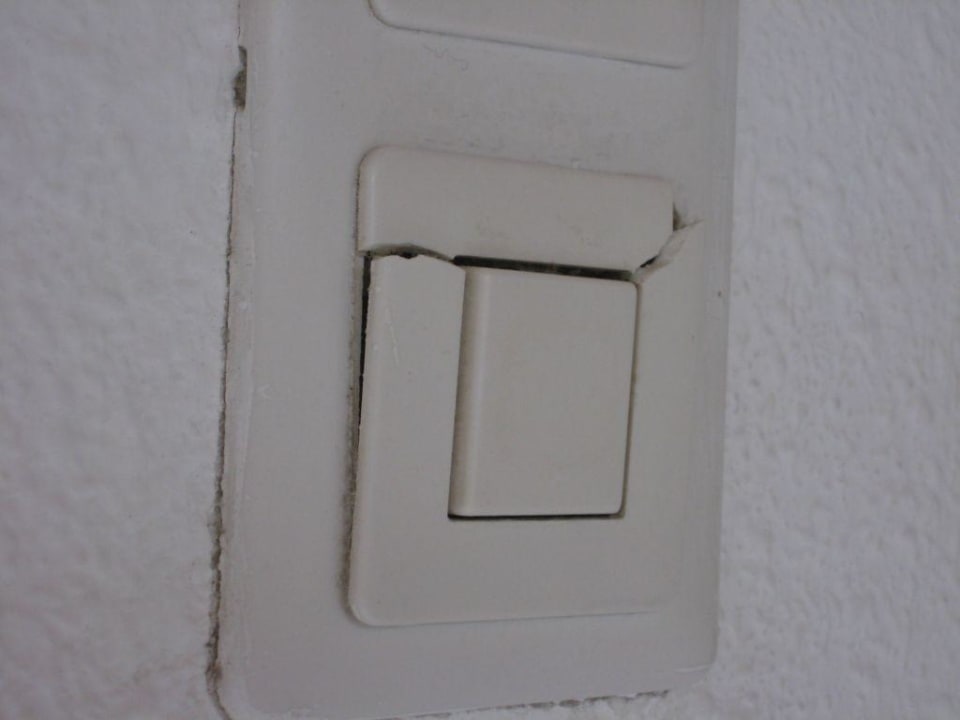 Riss im Lichtschalter Hotel Palia Sa Coma Playa
