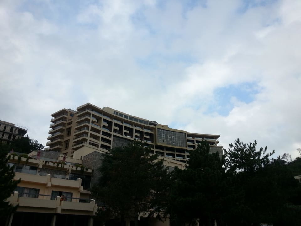 Von Baustellen umgeben! Iberostar Waves Bellevue