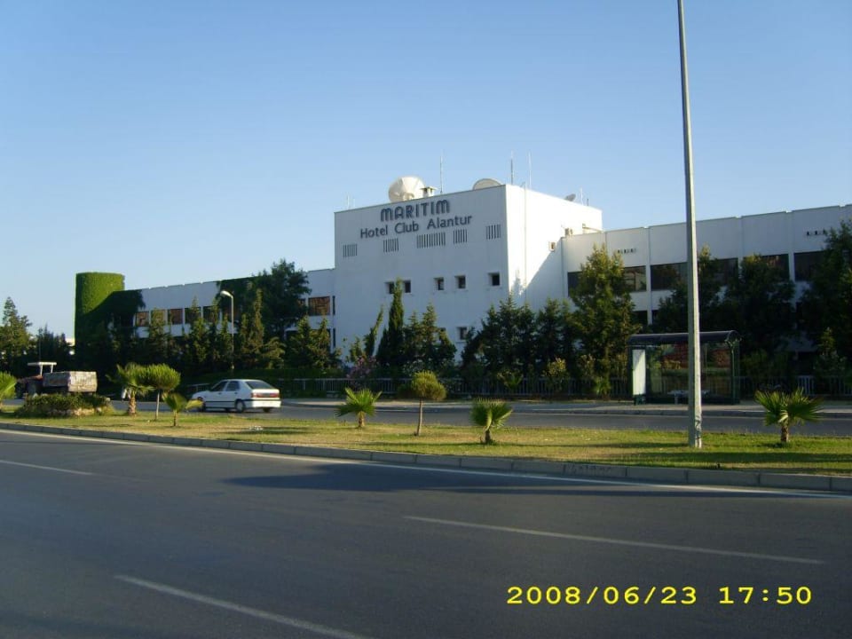 Haupthaus von der Strasse aus Labranda Alantur Resort
