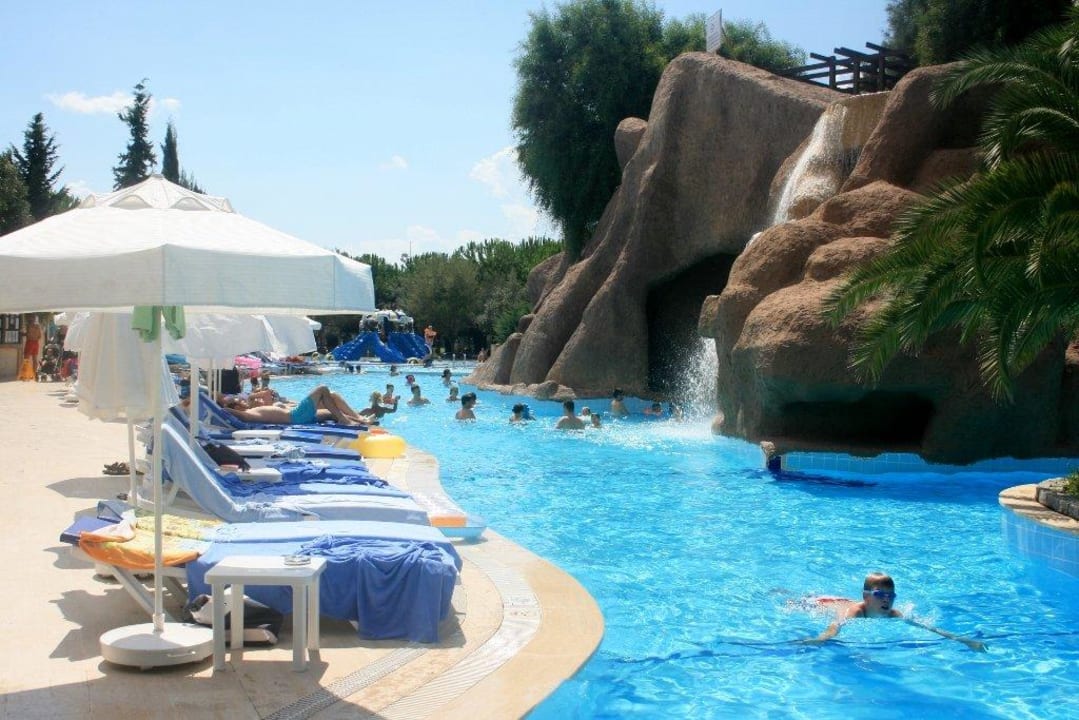 Poolbereich in der Clubanlage Blue Waters Club