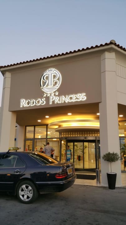 Eingang zum Hotel Rodos Princess Beach Hotel & Spa