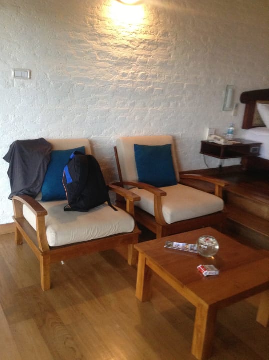 Kleine Sitzecke im Zimmer Hotel Saman Villas