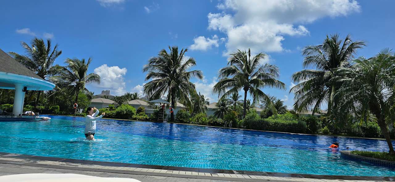 Pool Vinpearl Wonderworld Phu Quoc