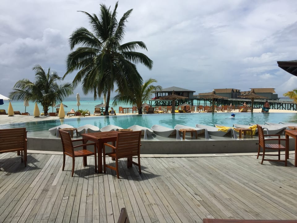 Pool Centara Ras Fushi Resort & Spa Maldives