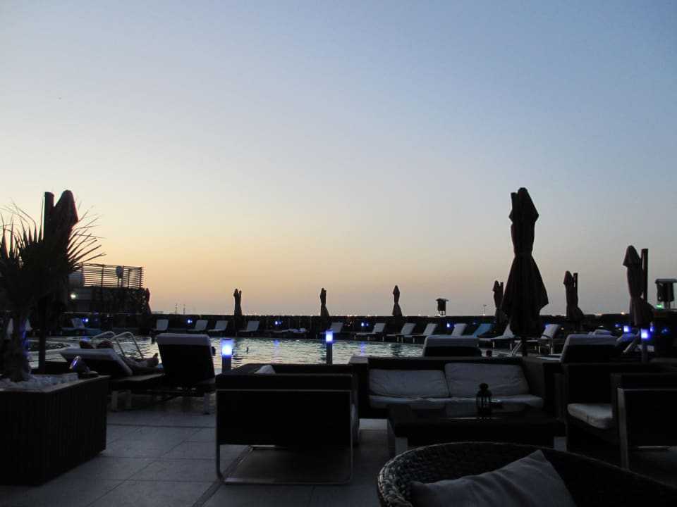 Poolbar Hotel Novotel Abu Dhabi Gate