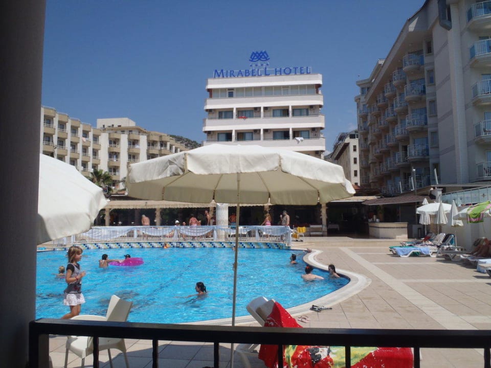 Basen i restauracja Club Hotel Mirabell