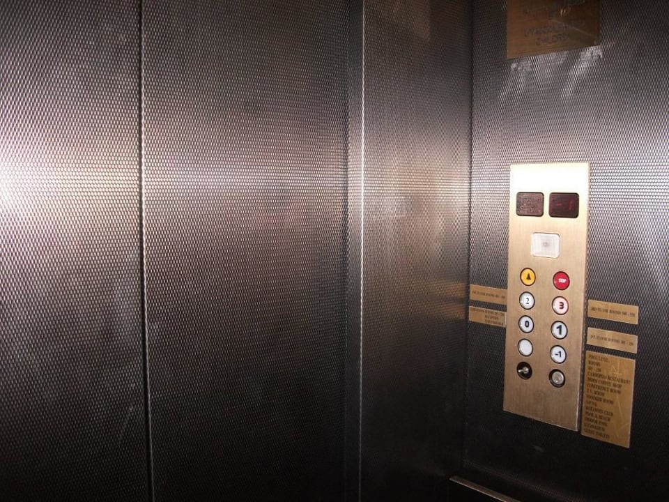 Fahrstuhl Queen's Bay Hotel