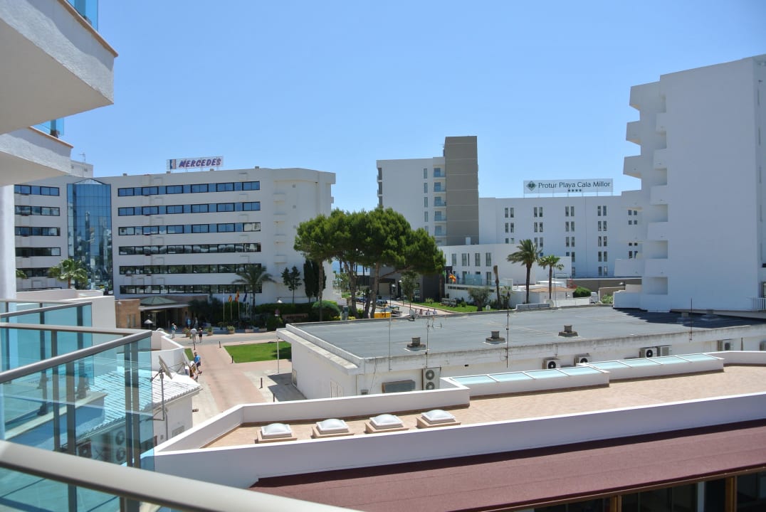 Ausblick links vom Balkon  Hipotels Cala Millor Park