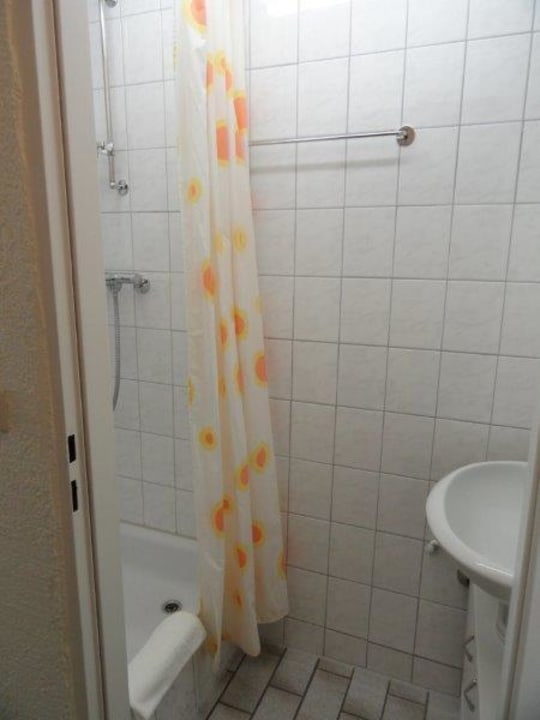 Etagendusche direkt gegenüber Zimmer 25a  Hotel am Fischmarkt